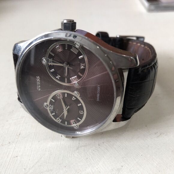 Guess Watch Water Resistant Leather Band W70004G2 Needs Battery - Picture 2 of 2